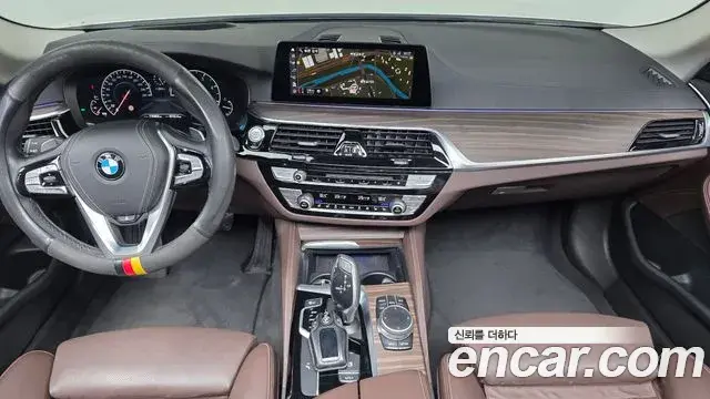 BMW 5 Series 2019 — Photo 16/32