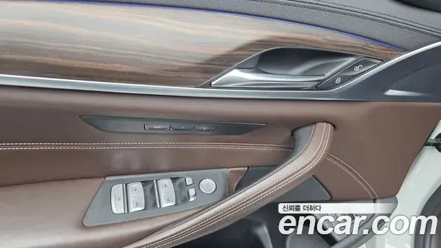 BMW 5 Series 2019 — Photo 2/32