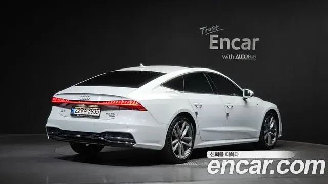 Audi A7 2021 — ფოტო 31/32