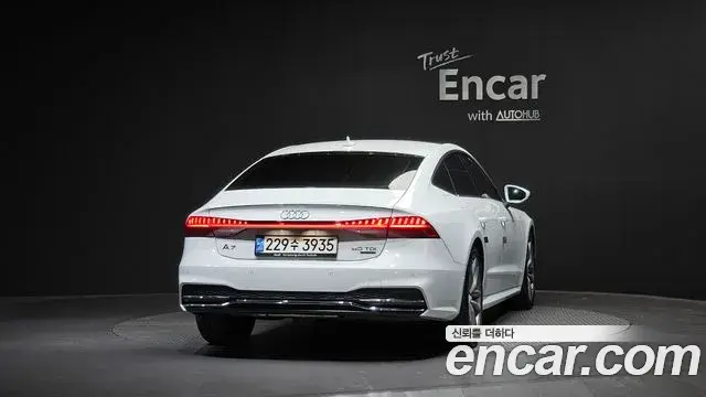 Audi A7 2021 — ფოტო 18/32