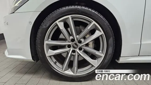 Audi A7 2021 — ფოტო 24/32