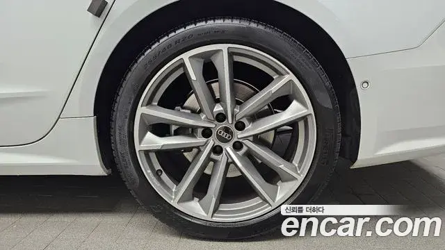 Audi A7 2021 — ფოტო 15/32