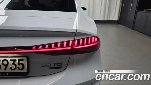 Audi A7 2021 — ფოტო 19/32