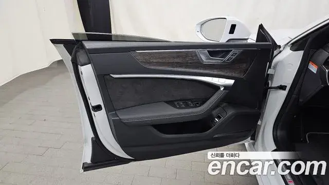 Audi A7 2021 — ფოტო 12/32