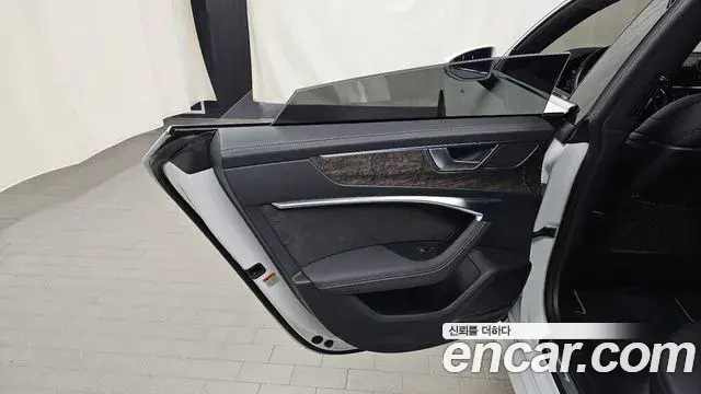 Audi A7 2021 — ფოტო 26/32