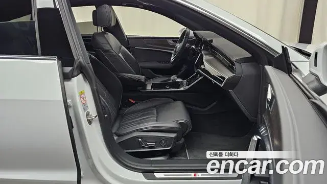 Audi A7 2021 — ფოტო 13/32