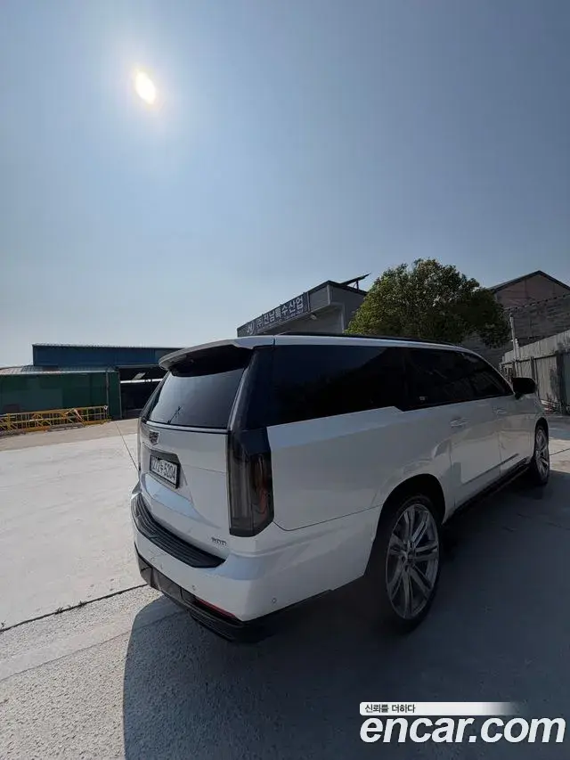 Cadillac Escalade 2025 — Photo 4/9