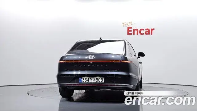 Hyundai Grandeur Hybrid 2023 — ფოტო 16/20