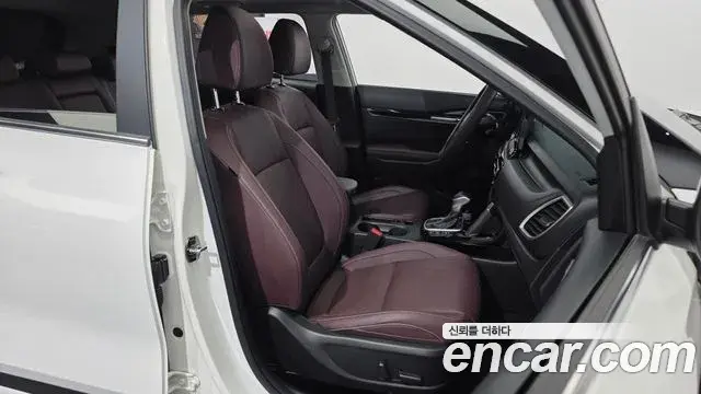 Kia Seltos 2022 — Şəkil 28/33