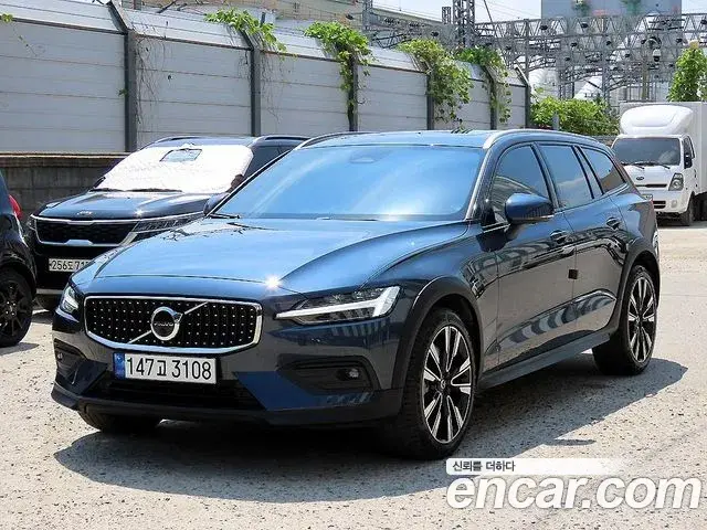 Volvo V60 Cross Country 2022 — Şəkil 8/20