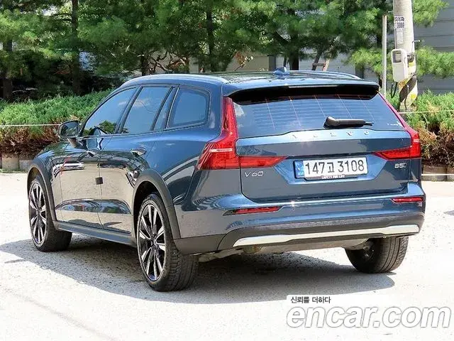 Volvo V60 Cross Country 2022 — Şəkil 1/20