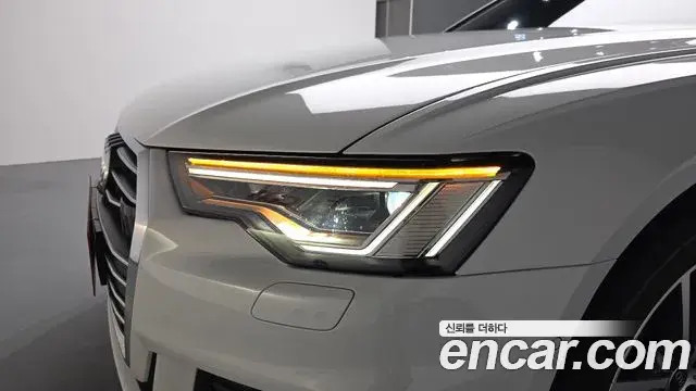 Audi A6 2022 — ფოტო 30/33