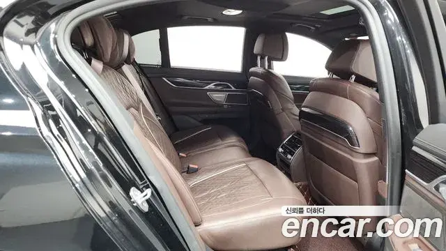 BMW 7 Series 2019 — Photo 11/20