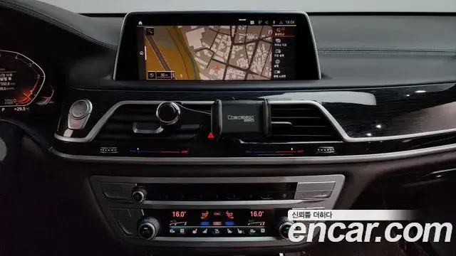 BMW 7 Series 2019 — Photo 12/20