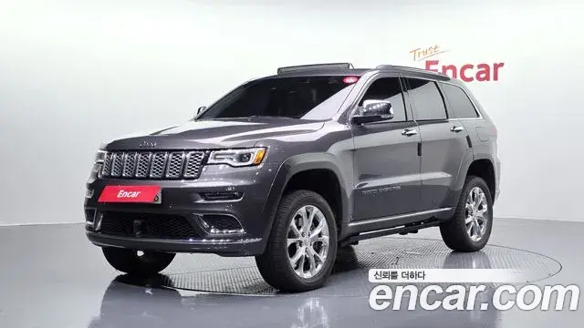 Jeep Grand Cherokee 2021 — Şəkil 20/33