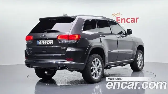 Jeep Grand Cherokee 2021 — Şəkil 9/33