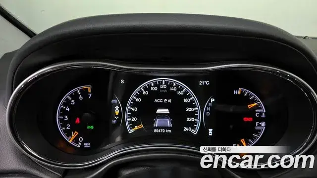 Jeep Grand Cherokee 2021 — Şəkil 19/33