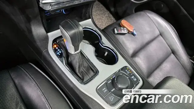 Jeep Grand Cherokee 2021 — Şəkil 12/33