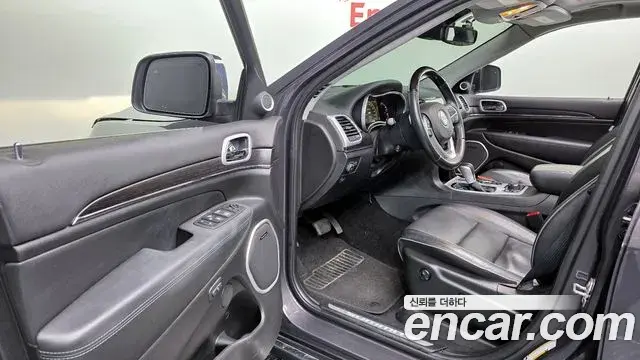 Jeep Grand Cherokee 2021 — Şəkil 10/33
