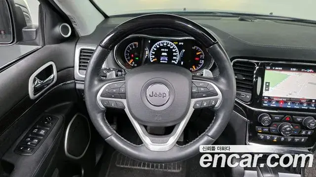 Jeep Grand Cherokee 2021 — Şəkil 30/33