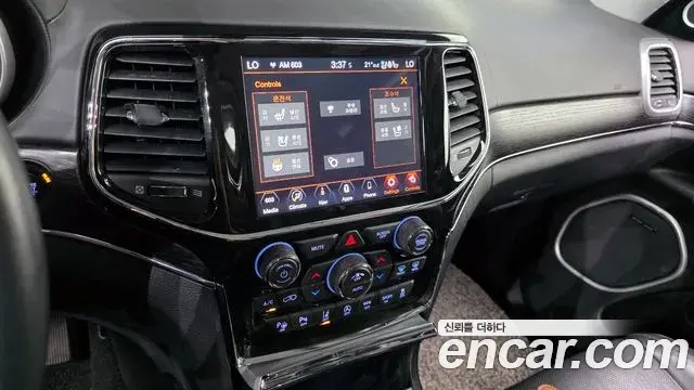 Jeep Grand Cherokee 2021 — Şəkil 32/33