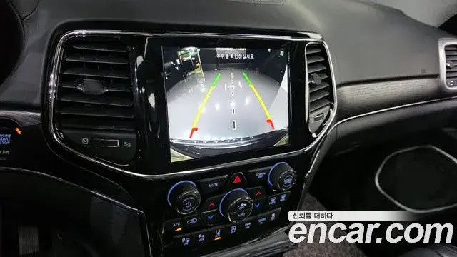 Jeep Grand Cherokee 2021 — Şəkil 13/33