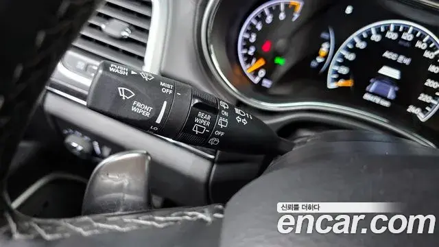 Jeep Grand Cherokee 2021 — Şəkil 24/33
