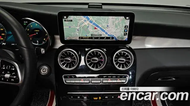 Mercedes-Benz GLC-Class 2020 — Photo 13/20