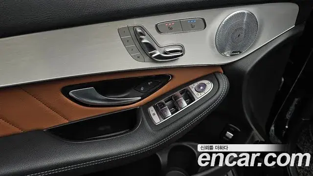 Mercedes-Benz GLC-Class 2020 — Photo 17/20
