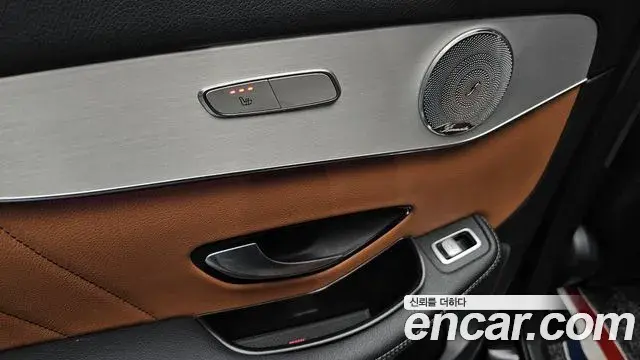 Mercedes-Benz GLC-Class 2020 — Photo 19/20