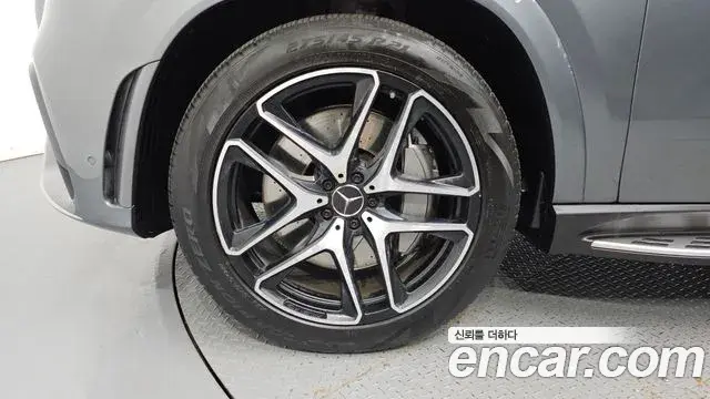 Mercedes-Benz GLE-Class 2021 — ფოტო 16/20
