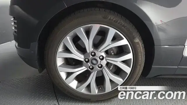 Land Rover Range Rover 2018 — Photo 17/20
