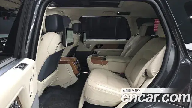 Land Rover Range Rover 2018 — Photo 8/20