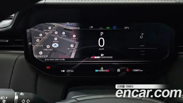Land Rover Range Rover 2024 — ფოტო 15/20