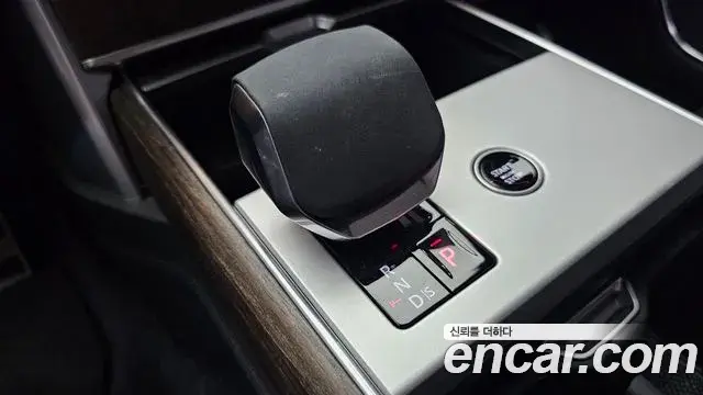 Land Rover Range Rover 2024 — ფოტო 18/20