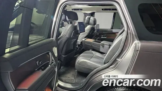 Land Rover Range Rover 2024 — ფოტო 10/20