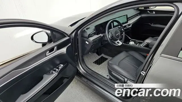 Kia K5 2025 — Photo 10/30