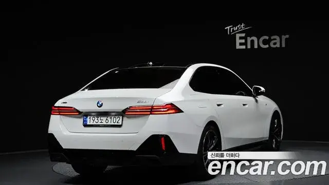 BMW 5 Series 2024 — Şəkil 29/30