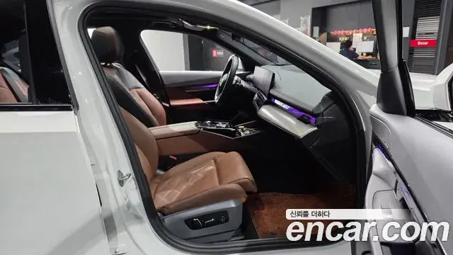 BMW 5 Series 2024 — Şəkil 13/30