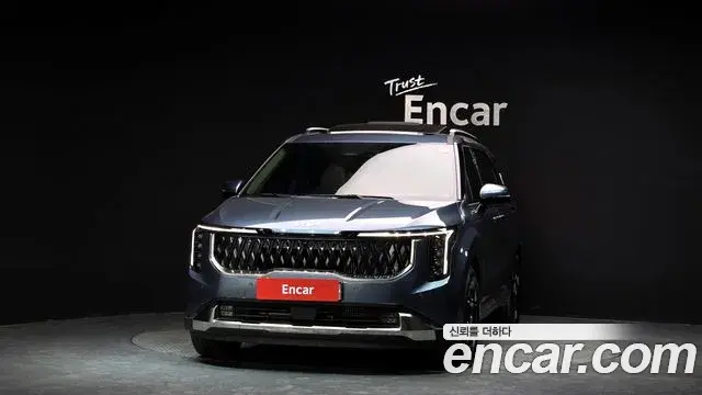 Kia Carnival 2024 — ფოტო 17/33
