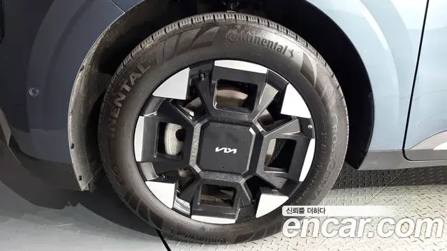 Kia Carnival 2024 — ფოტო 23/33