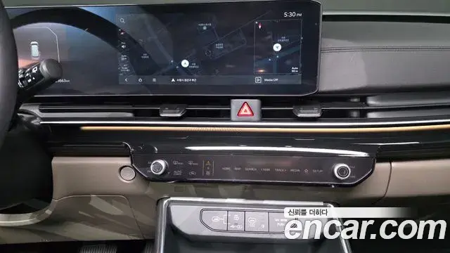 Kia Carnival 2024 — ფოტო 2/33