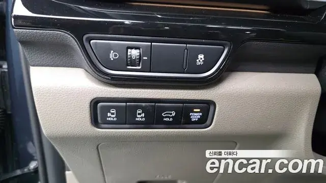 Kia Carnival 2024 — ფოტო 16/33