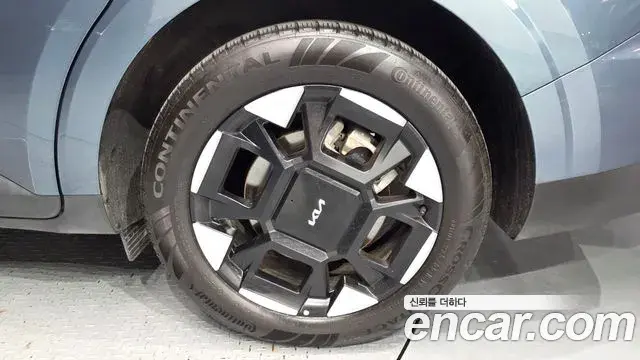 Kia Carnival 2024 — ფოტო 22/33