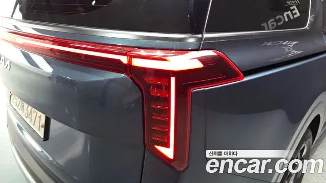 Kia Carnival 2024 — ფოტო 21/33