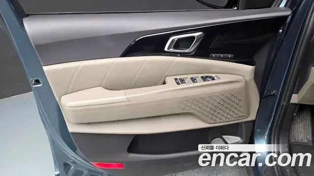 Kia Carnival 2024 — ფოტო 19/33