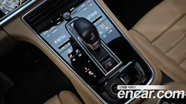 Porsche Panamera 2018 — Photo 9/20
