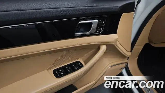 Porsche Panamera 2018 — Photo 17/20