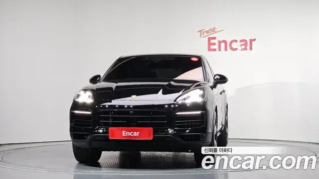 Porsche Cayenne 2023 — ფოტო 17/20