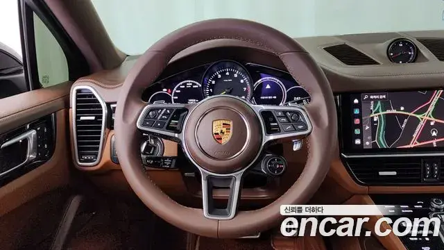 Porsche Cayenne 2023 — ფოტო 5/20